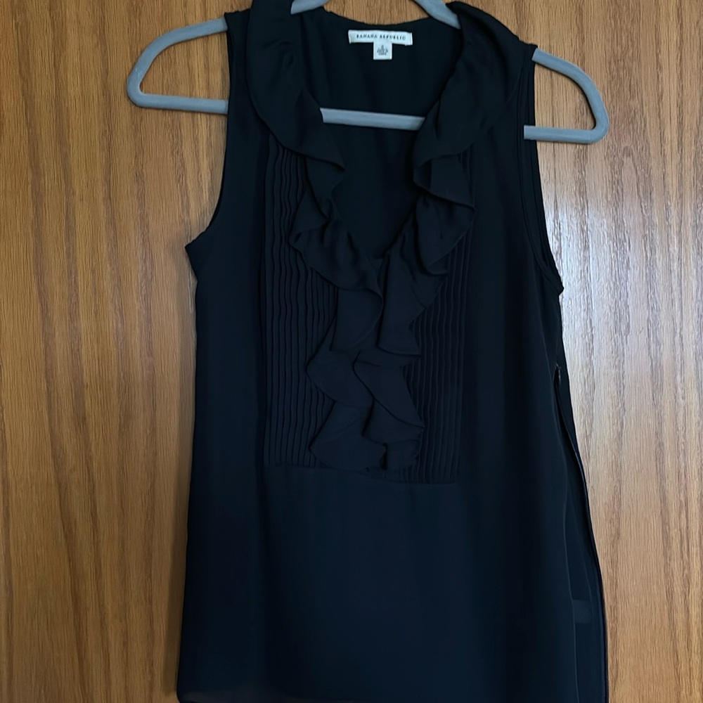 Banana republic navy sleeveless top size 0